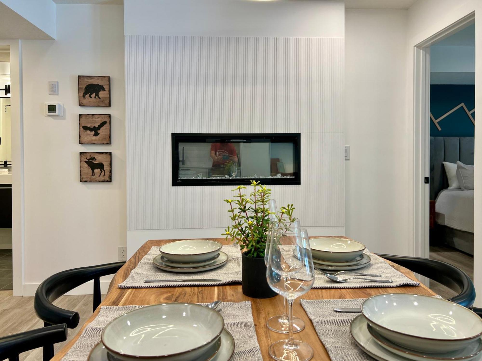 Special! New Downtown Mtn View Free Parking 2B&2B Apartment Канмор Екстериор снимка