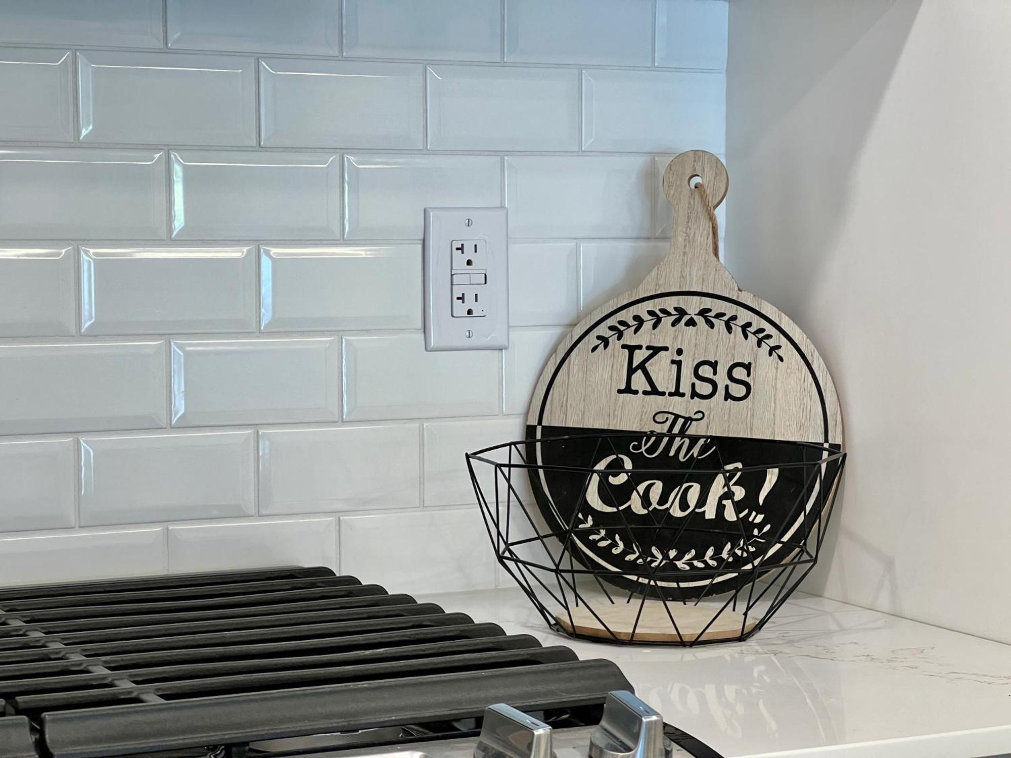 Special! New Downtown Mtn View Free Parking 2B&2B Apartment Канмор Екстериор снимка
