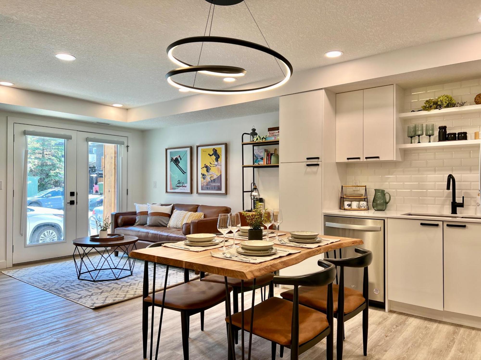 Special! New Downtown Mtn View Free Parking 2B&2B Apartment Канмор Екстериор снимка